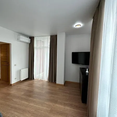 Daire Stepana Bandery 35 *
