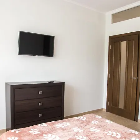 Apartment Stepana Bandery 35 *