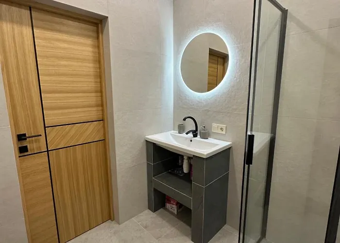 Apartment Stepana Bandery 35